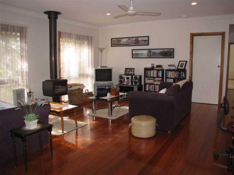 13-15 Fifth Parade, Raymond Island VIC 3880