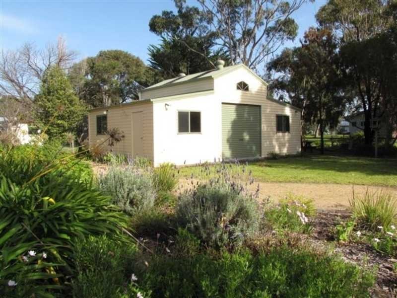 13-15 Fifth Parade, Raymond Island VIC 3880