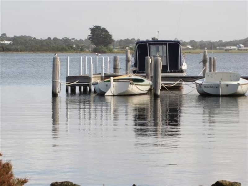 13-15 Fifth Parade, Raymond Island VIC 3880