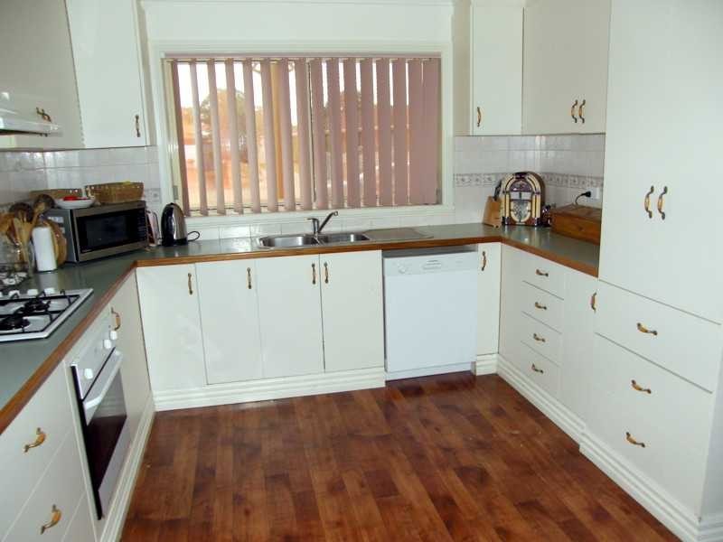 16 Waratah Avenue, Paynesville VIC 3880