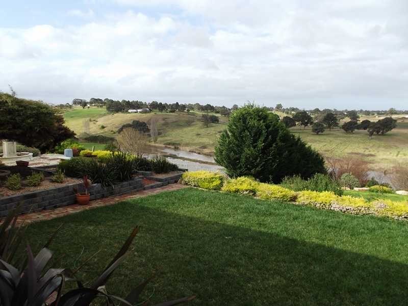 8 Marrah Drive, Bairnsdale VIC 3875