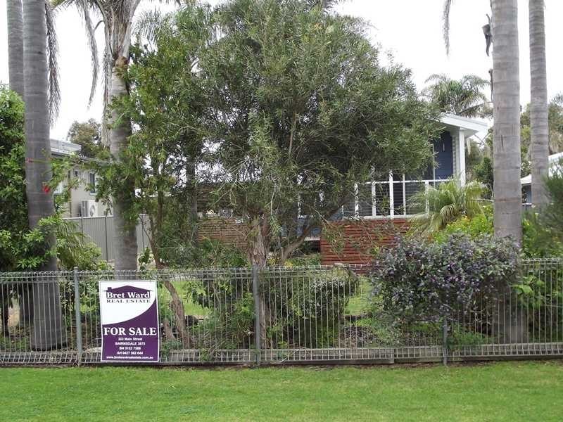 3 Merrangbaur Street, Lakes Entrance VIC 3909