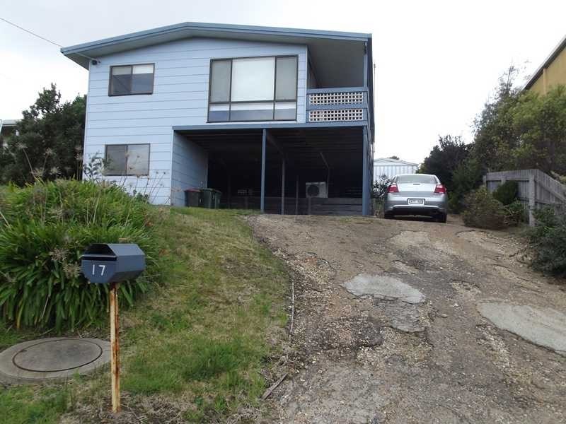 17 Cross Street, Lake Tyers Beach VIC 3909
