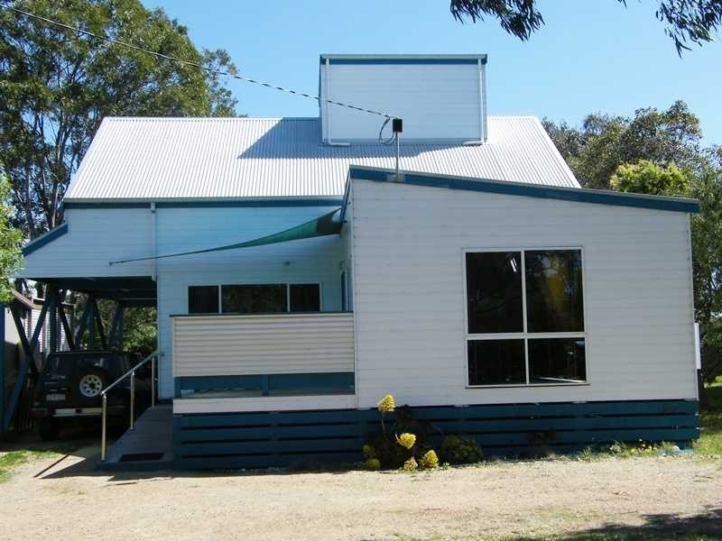 36 Fourth Parade, Raymond Island VIC 3880