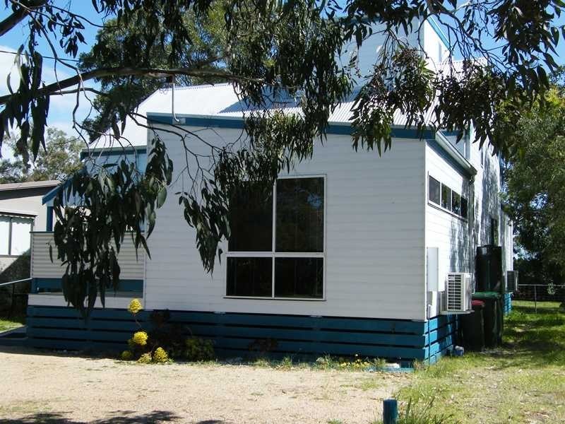 36 Fourth Parade, Raymond Island VIC 3880