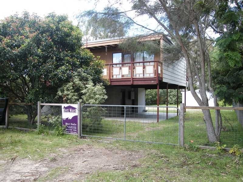 19 Fifth Parade, Raymond Island VIC 3880