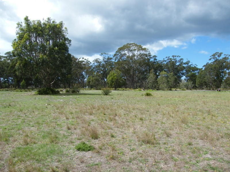 10 Centre Road, Raymond Island VIC 3880