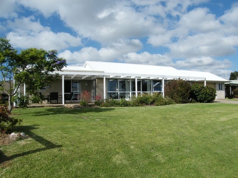 18 Lake Shore Drive, Newlands Arm VIC 3875