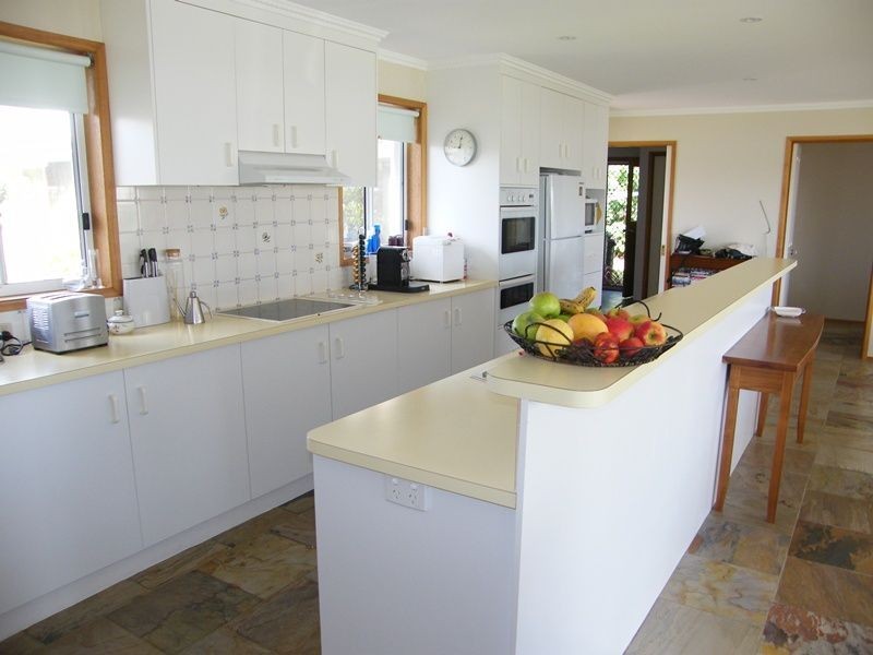 18 Lake Shore Drive, Newlands Arm VIC 3875