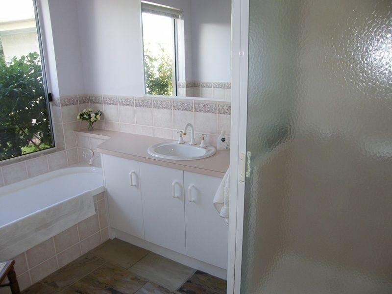 18 Lake Shore Drive, Newlands Arm VIC 3875