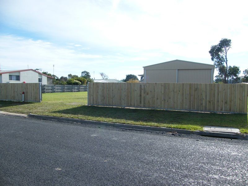 18 Lake Shore Drive, Newlands Arm VIC 3875
