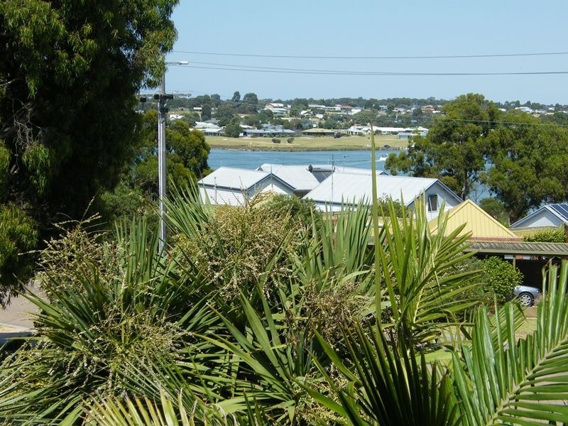 74 Newlands Drive, Paynesville VIC 3880