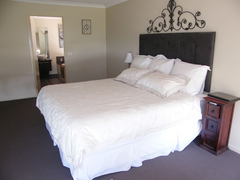 30 Eastern View Drive, Eastwood VIC 3135