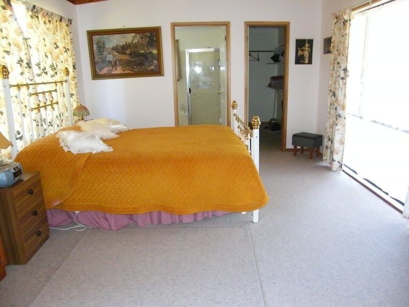 150 Gravelly Point Road, Raymond Island VIC 3880