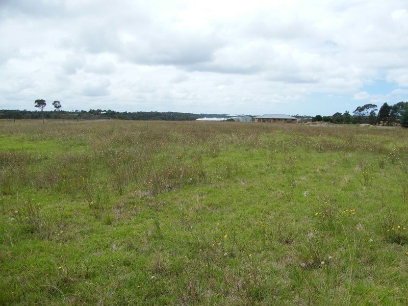 L18 Corins Crescent, Newlands Arm VIC 3875