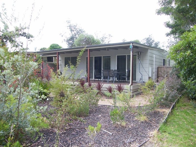 7 Fourth Avenue, Raymond Island VIC 3880