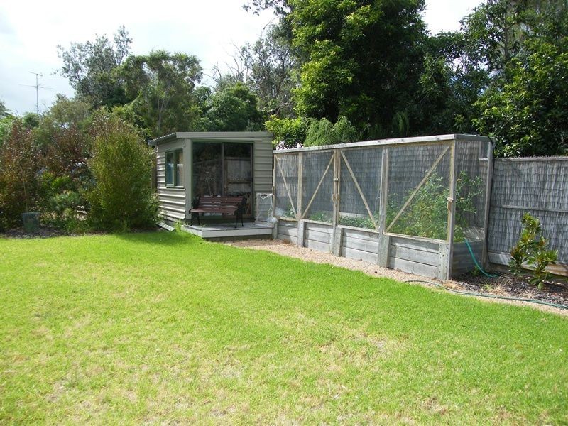 7 Fourth Avenue, Raymond Island VIC 3880