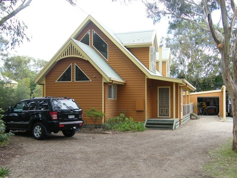 50-52 Sixth Avenue, Raymond Island VIC 3880