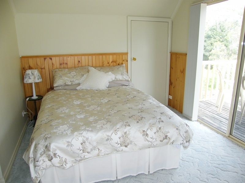 50-52 Sixth Avenue, Raymond Island VIC 3880