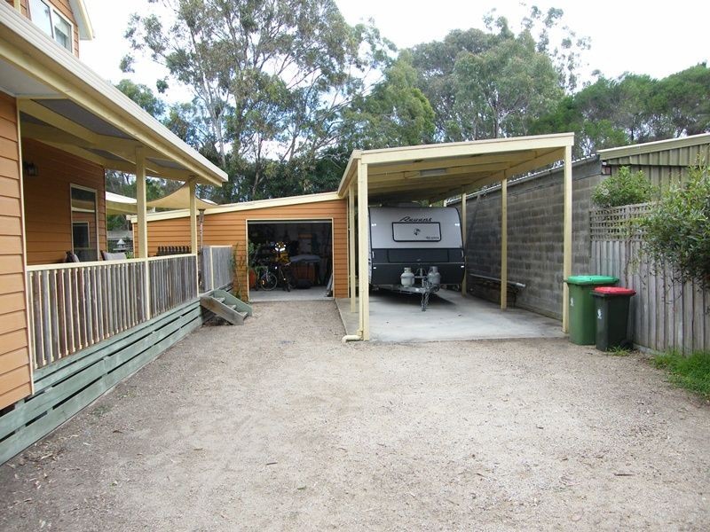 50-52 Sixth Avenue, Raymond Island VIC 3880