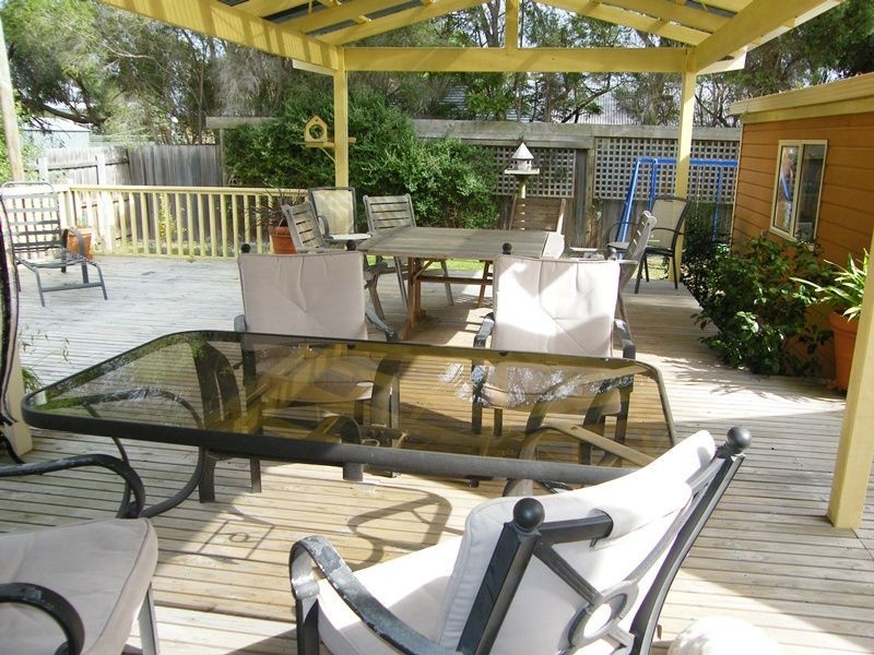 50-52 Sixth Avenue, Raymond Island VIC 3880