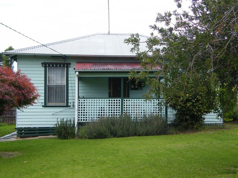 6 Macleod Court, Bairnsdale VIC 3875