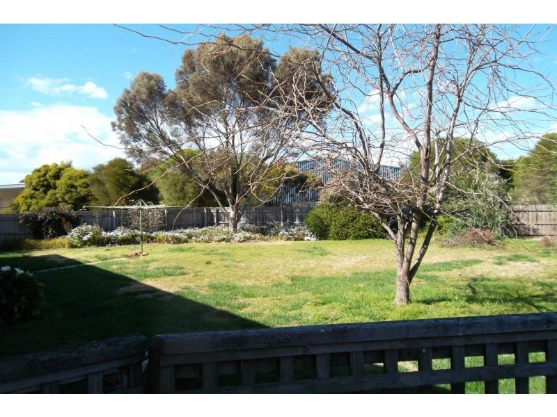 1 Harnham Drive, Bairnsdale VIC 3875