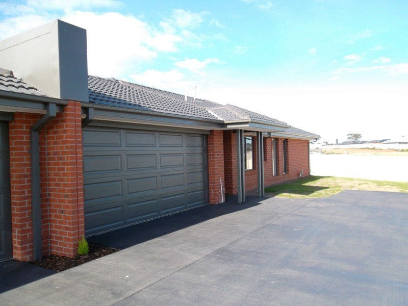 2/18 Lorimer Drive, Eastwood, Bairnsdale VIC 3875