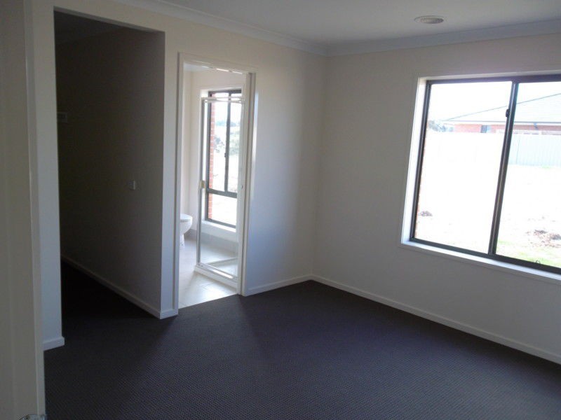 2/18 Lorimer Drive, Eastwood, Bairnsdale VIC 3875