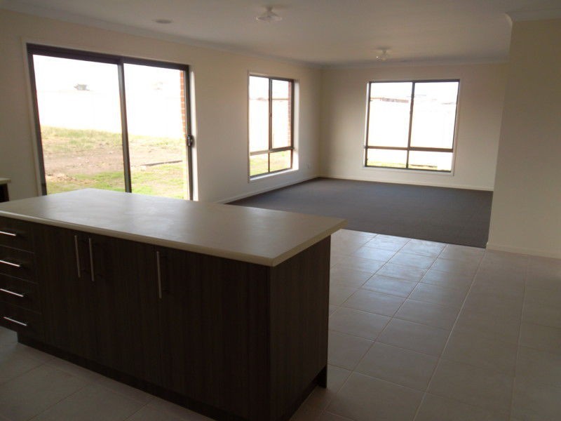 2/18 Lorimer Drive, Eastwood, Bairnsdale VIC 3875