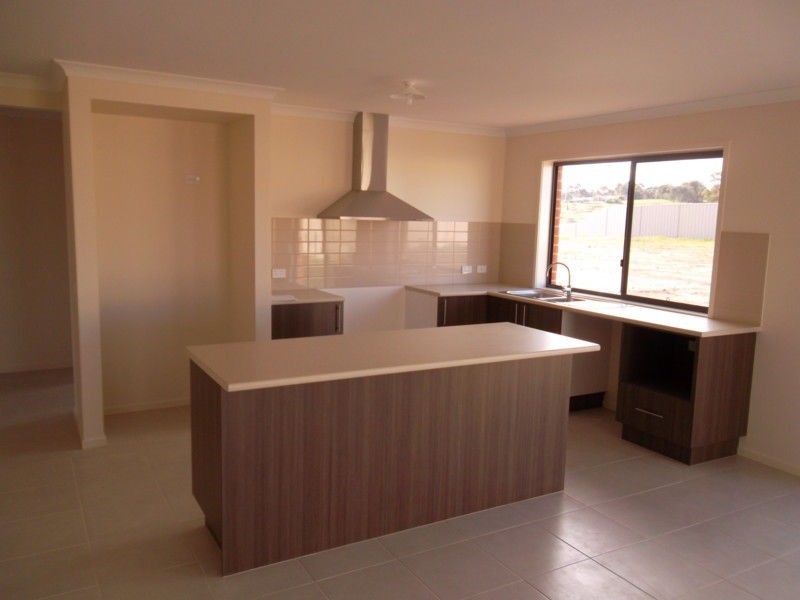 2/18 Lorimer Drive, Eastwood, Bairnsdale VIC 3875