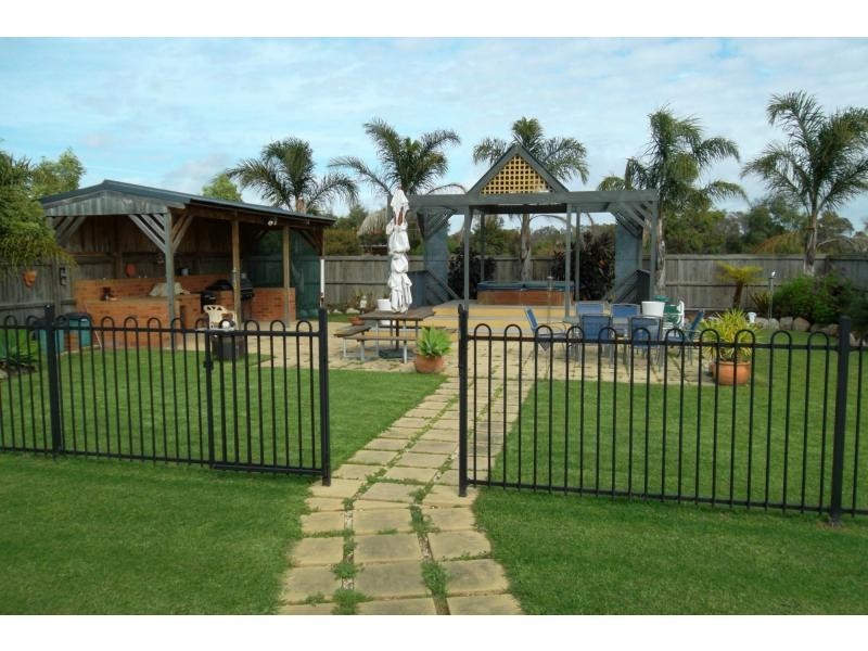 22 Lake Victoria Road, Eagle Point VIC 3878