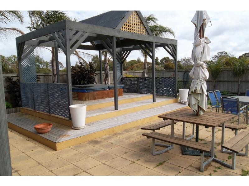 22 Lake Victoria Road, Eagle Point VIC 3878