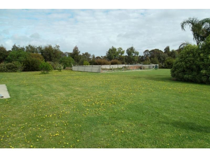 22 Lake Victoria Road, Eagle Point VIC 3878