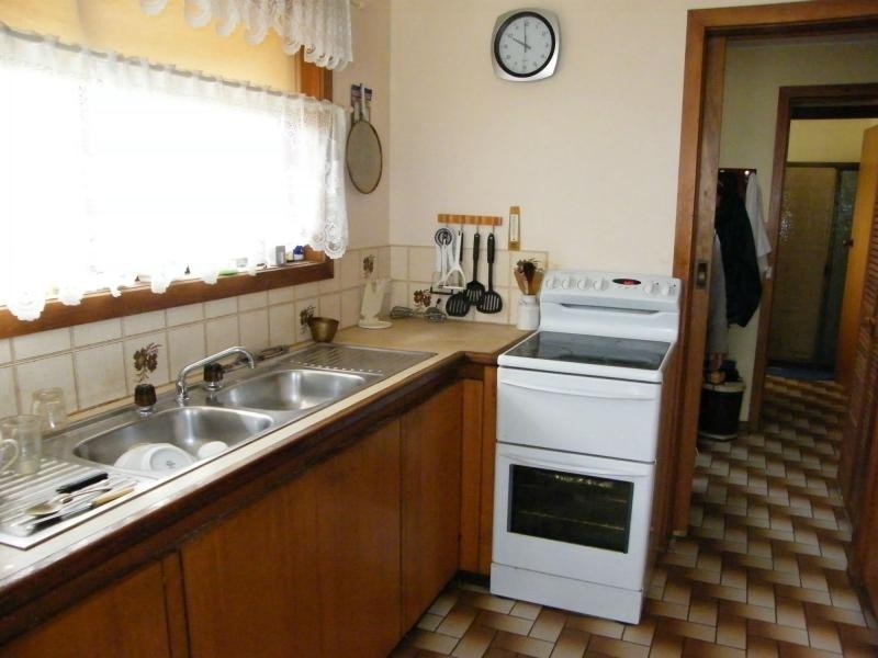 18 White Court, Eagle Point VIC 3878