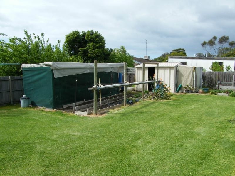 18 White Court, Eagle Point VIC 3878