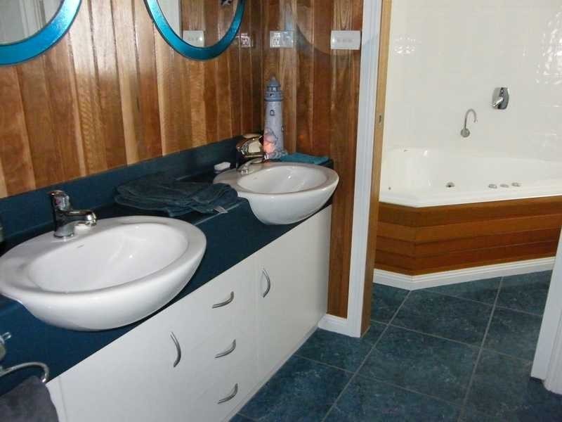 36 Fourth Parade, Raymond Island VIC 3880