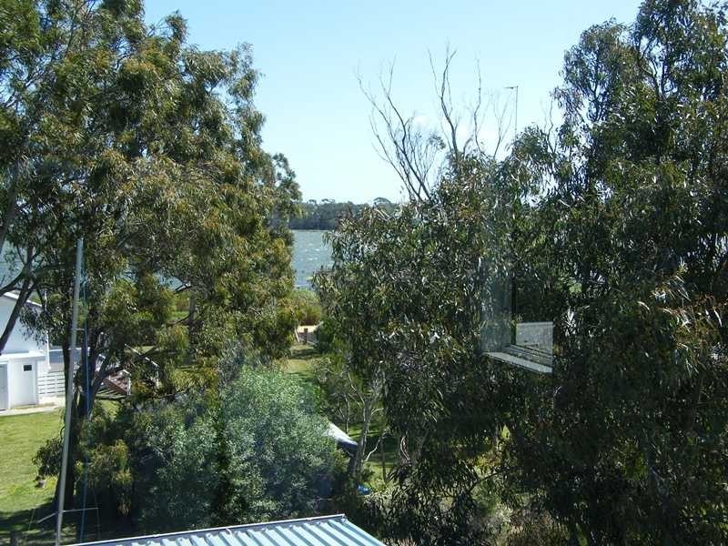 36 Fourth Parade, Raymond Island VIC 3880