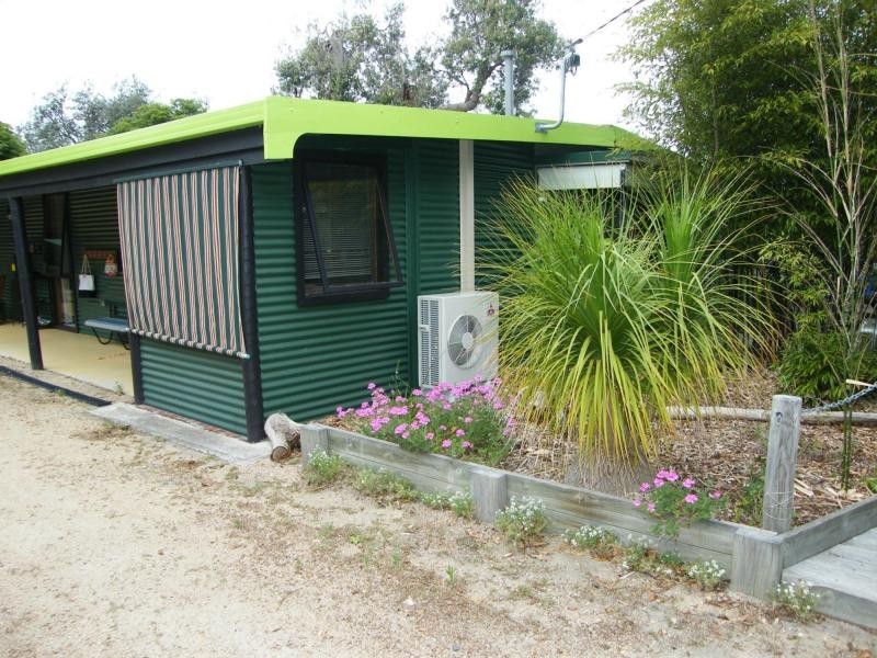 3 Sixth Avenue, Raymond Island VIC 3880