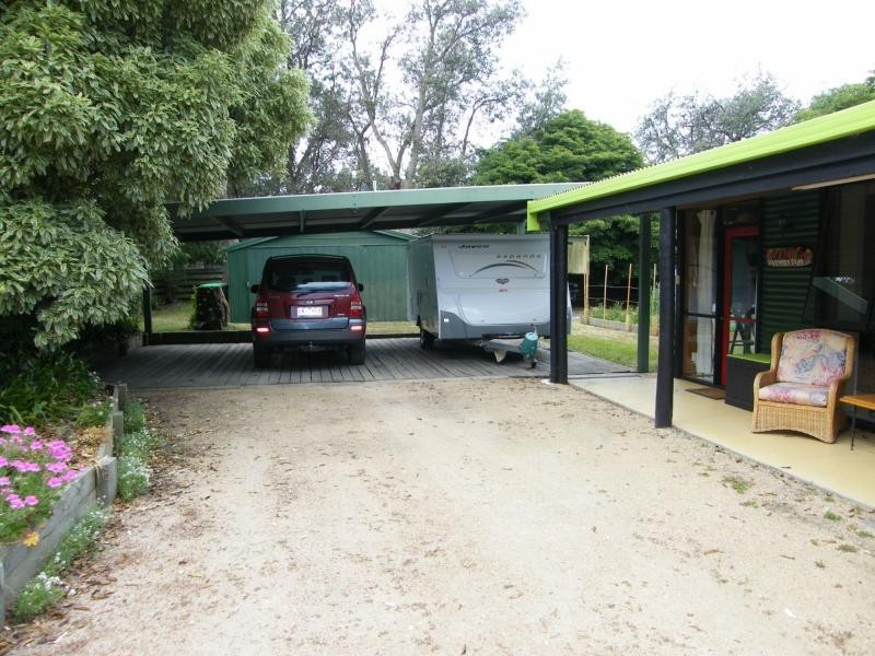 3 Sixth Avenue, Raymond Island VIC 3880
