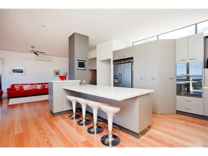 53 Sea Lakes Close, Lakes Entrance VIC 3909