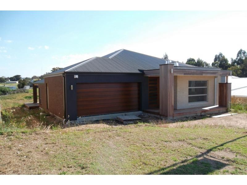 24 Flinns Road, Bairnsdale VIC 3875