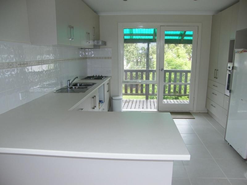 21 Seventh Parade, Raymond Island VIC 3880