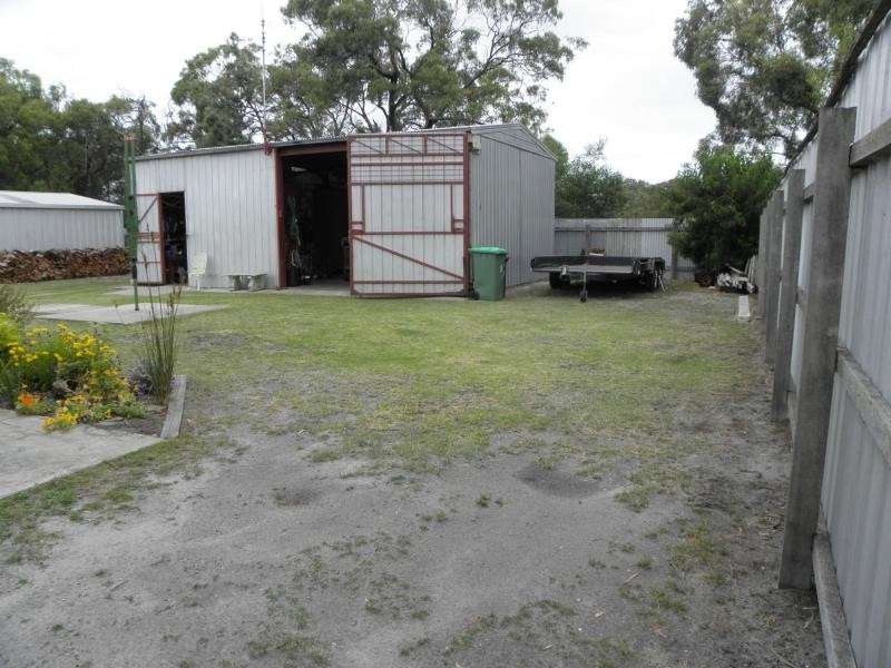 21 Gravelly Point Road, Raymond Island VIC 3880