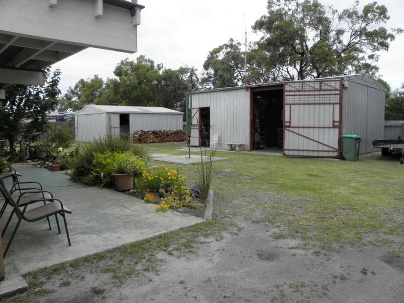 21 Gravelly Point Road, Raymond Island VIC 3880