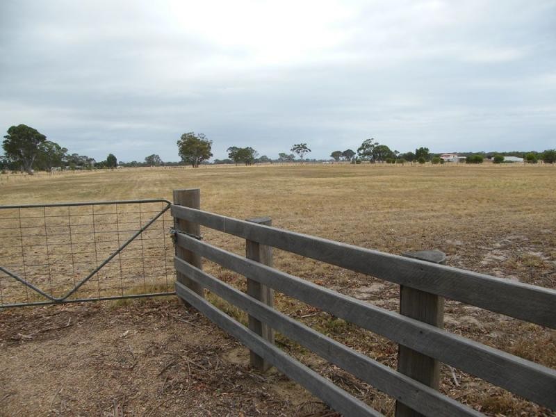 19 Jones Road, Eagle Point VIC 3878