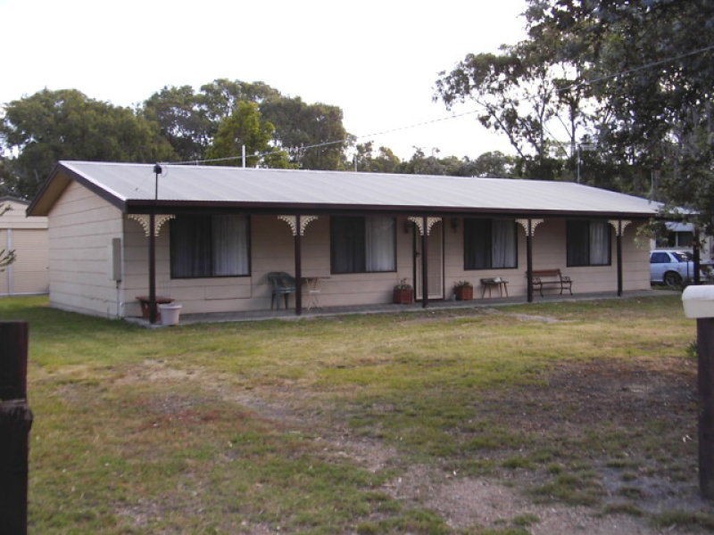 13 Seventh Parade, Raymond Island VIC 3880