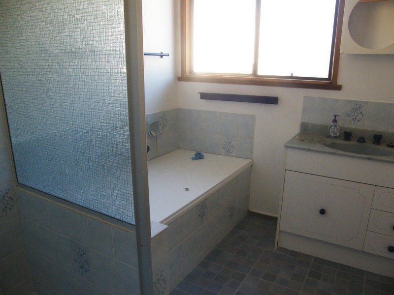 13 Seventh Parade, Raymond Island VIC 3880