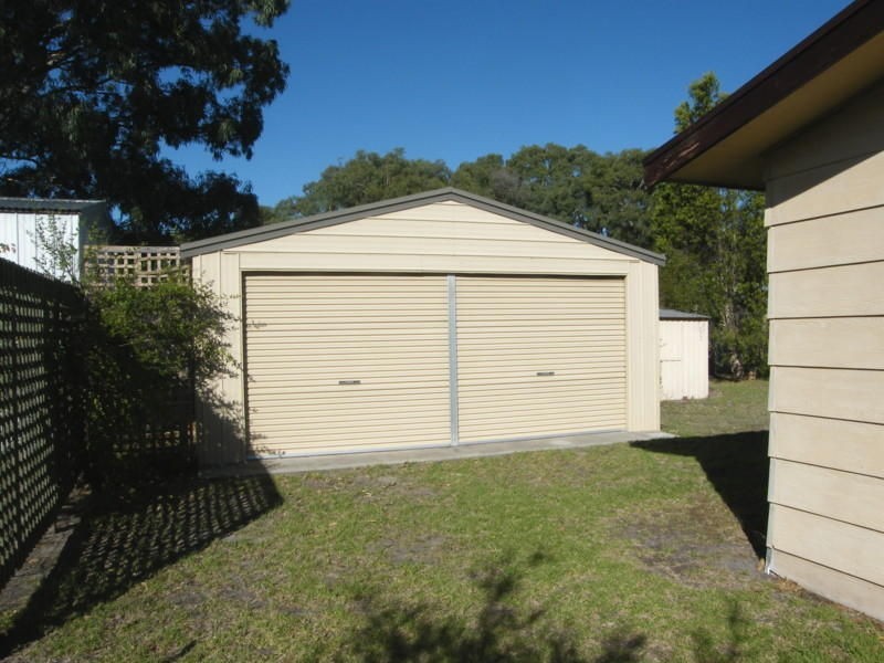 13 Seventh Parade, Raymond Island VIC 3880