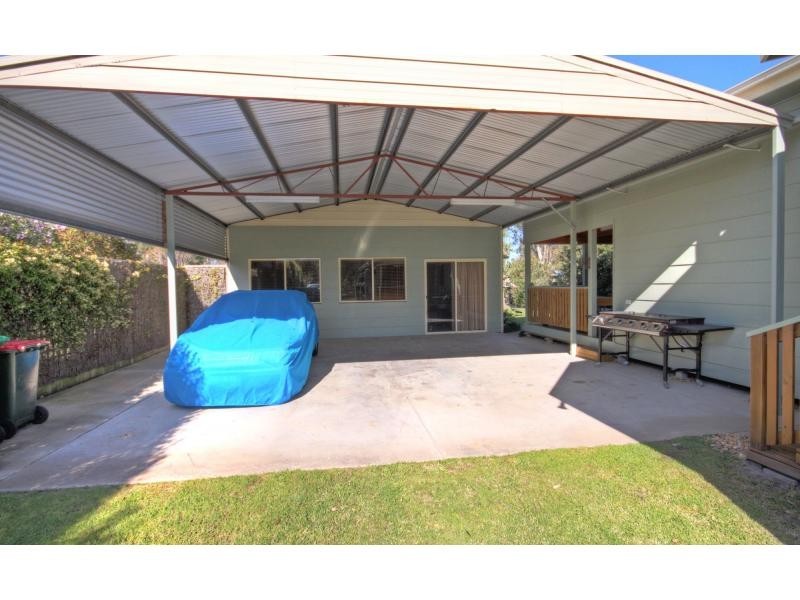 33 Sixth Avenue, Raymond Island VIC 3880